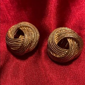 Vintage clip earrings gold tone